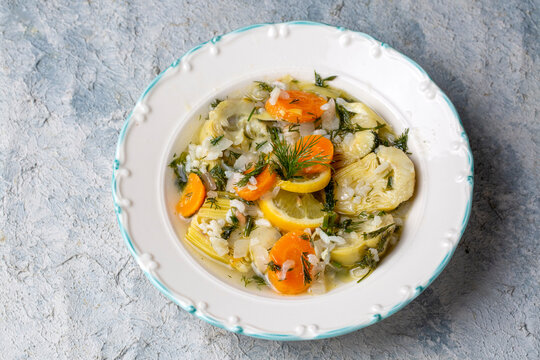 A dish with olive oil from Turkish Aegean cuisine; artichoke dish with rice and olive oil (Turkish name; zeytinyagli enginar)