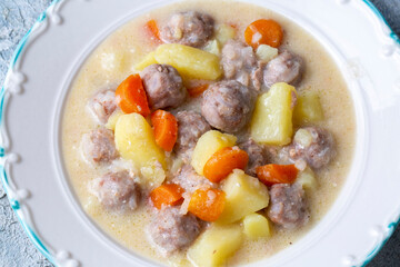 Seasoned soup with meatballs with vegetables. Turkish name; sulu kofte, eksili kofte, terbiyeli kofte)