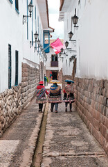 Narrow old stone street in Cusco, Peru. - 510913102