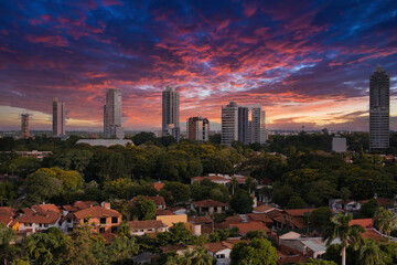 Asuncion mit rotem himmel, Paraguay,
südamerika, stadtlandschaft, skyline,
