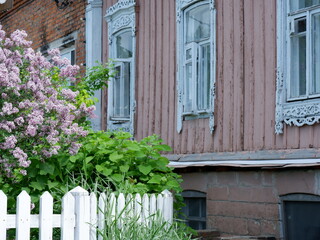 An old Russian-style house and a front garden next to it.