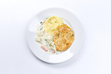 chicken with mashed potato and vegetables