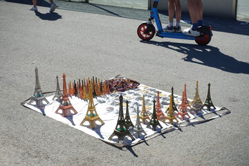 Vendeur à la sauvette de Tours-Eiffel