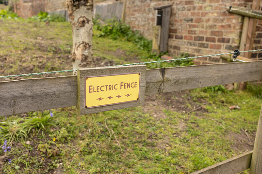 yellow electric fence warning sign