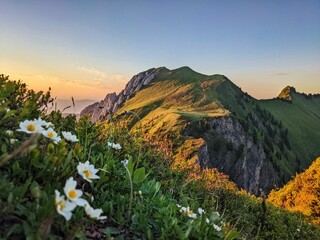 Obraz premium Breathtaking sunset in the mountains. View of the Bockmattli Innerthal and Lake Zurich. Hiking in Switzerland. Glarus