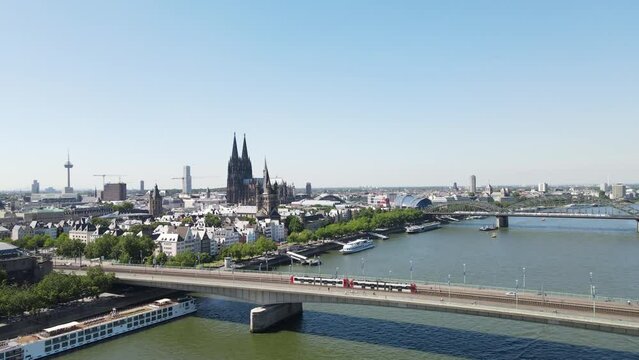 Stadt im Sommer
