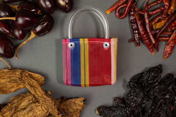 Chiles con bolsa de mercado o comercio mexicana.