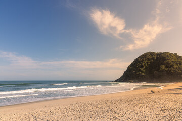Fototapeta na wymiar paisagem da praia de São Sebastião, litoral brasileiro. Local para turismo e lazer.