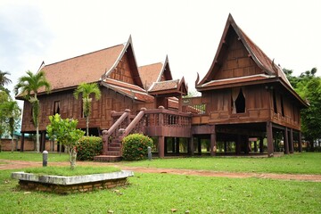 Fototapeta na wymiar Thai style wooden house, Formerly a government place and the residence of the Governor of Phatthalung, THAILAND.