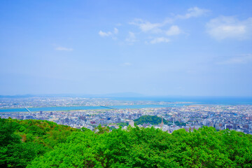 徳島県徳島市街並み　新緑の眉山公園から撮影