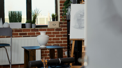 No people in workshop used to attend art class lesson with drawing equipment and tools for educational program. Empty room with artistic instruments, canvas, easel and sketch pencils.