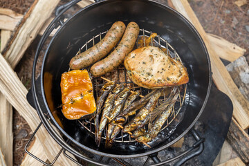手作り燻製　Homemade smoked food at the campsite