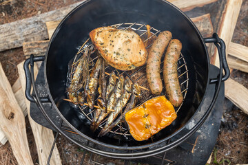 手作り燻製　Homemade smoked food at the campsite