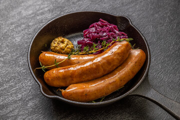 手作り燻製　Homemade smoked food at the campsite