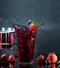 Fresh mixed berry juice © Thasneempk