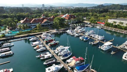 Obraz premium Kota Kinabalu, Sabah Malaysia – June 15, 2022: The Sutera Harbour, Resorts and Marina Bay