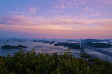 Fototapeta na wymiar 瀬戸大橋と夕焼け　鷲羽山からの眺め　岡山県