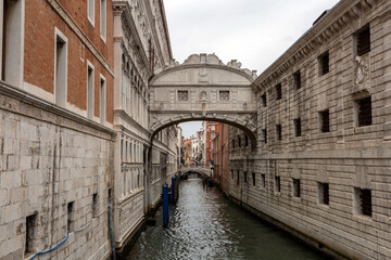 Fototapeta premium The famous Bridge of Sighs in Venice