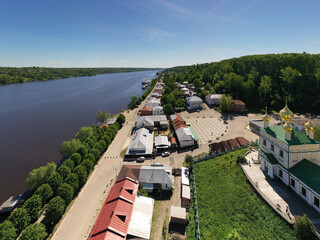 Fototapeta na wymiar panoramic drone views of the city blocks, recreation parks and the Ples embankment