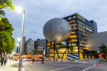 Fototapeta premium Performing arts center in Shilin district of Taipei in the evening