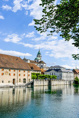 Obraz premium Solothurn, Aare, Altstadt, Kathedrale, St. Ursen-Kathedrale, Barock, Stadt, Fluss, Landhausquai, Kreuzackerbrücke, Uferweg, Sommer, Schweiz