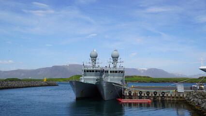 Marine-Schiffe im Hafen von Reykjavik, Island