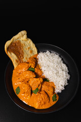 Pollo Tika Massala con arroz basmati. Comida india