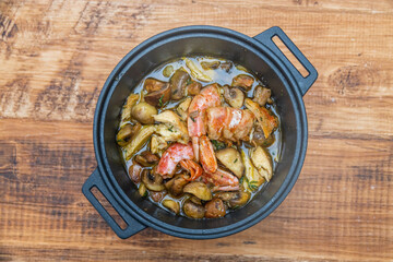 えびのアヒージョ (ajillo)Shrimp with garlic and olive oil
