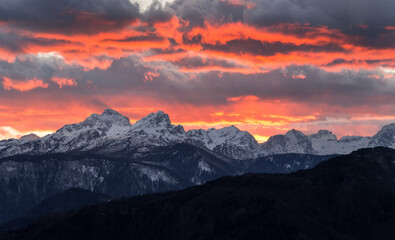 Fototapeta na wymiar Majestic sunset in the mountains