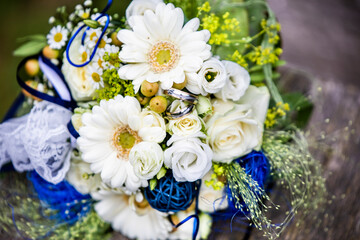Bridal bouquet with wedding rings