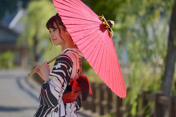 小江戸佐原の町並みと和傘を持つ美しい浴衣姿の女性