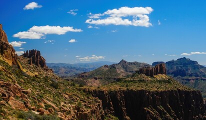 Superstition Mountains © Kevin