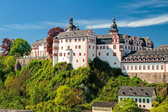 Das Weilburger Schloss &uuml;ber der Lahn, Hessen, Deutschland