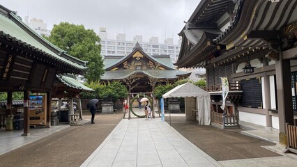 Established in 458, “Yushima Tenmangu” shrine on the days of purification ceremonial month, with the ring of “Chigaya” (plant grass) that we go under as rituals before giving prayers.  Photo taken 202