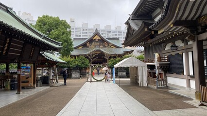 Established in 458, “Yushima Tenmangu” shrine on the days of purification ceremonial month, with the ring of “Chigaya” (plant grass) that we go under as rituals before giving prayers.  Photo taken 202