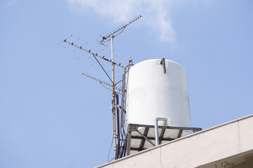 屋上　貯水タンク　アンテナ