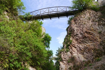 Brücke über den Halsgraben der Burgruine Altenbamburg