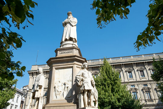 Statue of Leonardo da Vinci in Milan. Italy.