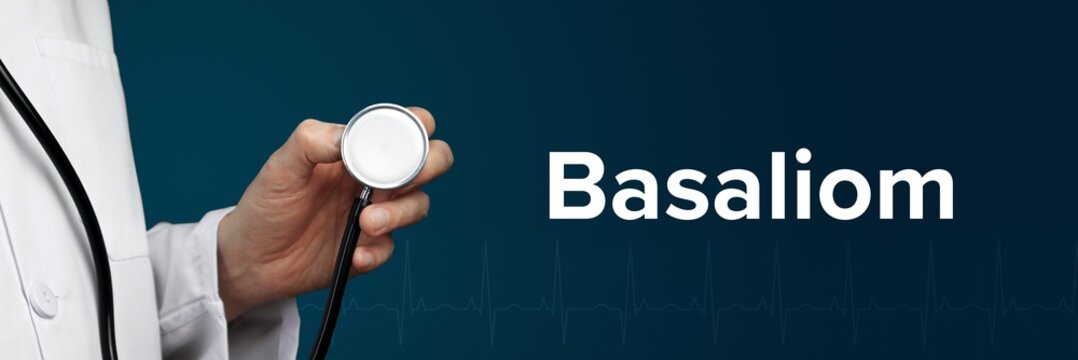 Basaliom (Wei&szlig;er Hautkrebs). Arzt h&auml;lt Stethoskop in Hand. Begriff steht daneben. Blauer Hintergrund mit EKG. Medizin