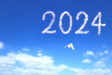 2024へ向かう紙飛行機