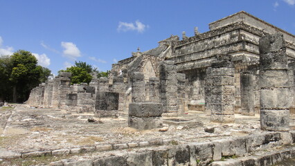 Fototapeta na wymiar ruins of temple in archaeological site country (chichenitza, mexico, maya)