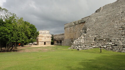 Fototapeta na wymiar mayan city (chichenitza)