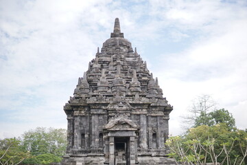 Traveling to Bubrah Temple, this temple is located in the Province of Central Java, Indonesia.
This temple was built in the 9th century by the Ancient Mataram Kingdom