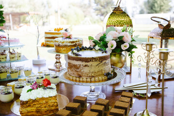 Torta de matrimonio al aire libre