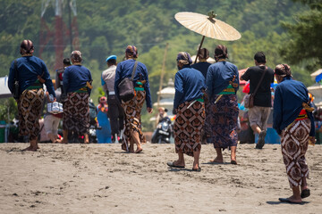 Labuhan is a ceremony performed by the Yogyakarta Palace once a year at Parangkusumo Beach. In addition to giving thanks to God, this ceremony is also a symbol to get rid of bad things for the Sultan