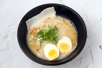 Freshly cooked Japanese food called Tonkotsu White Original