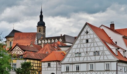 Fototapeta premium Bamberg, Altstadthäuser mit Kirchturm St. Jakob
