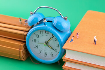 The development of miniature scene time change books