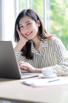 Image of young Asian business woman working at office