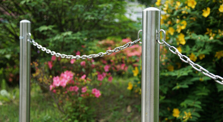 Park fences chained off for no trespassing - obrazy, fototapety, plakaty